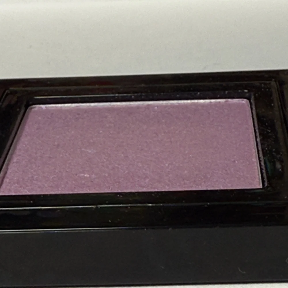 Bobbi Brown shimmer wash eye shadow - Lilac 7